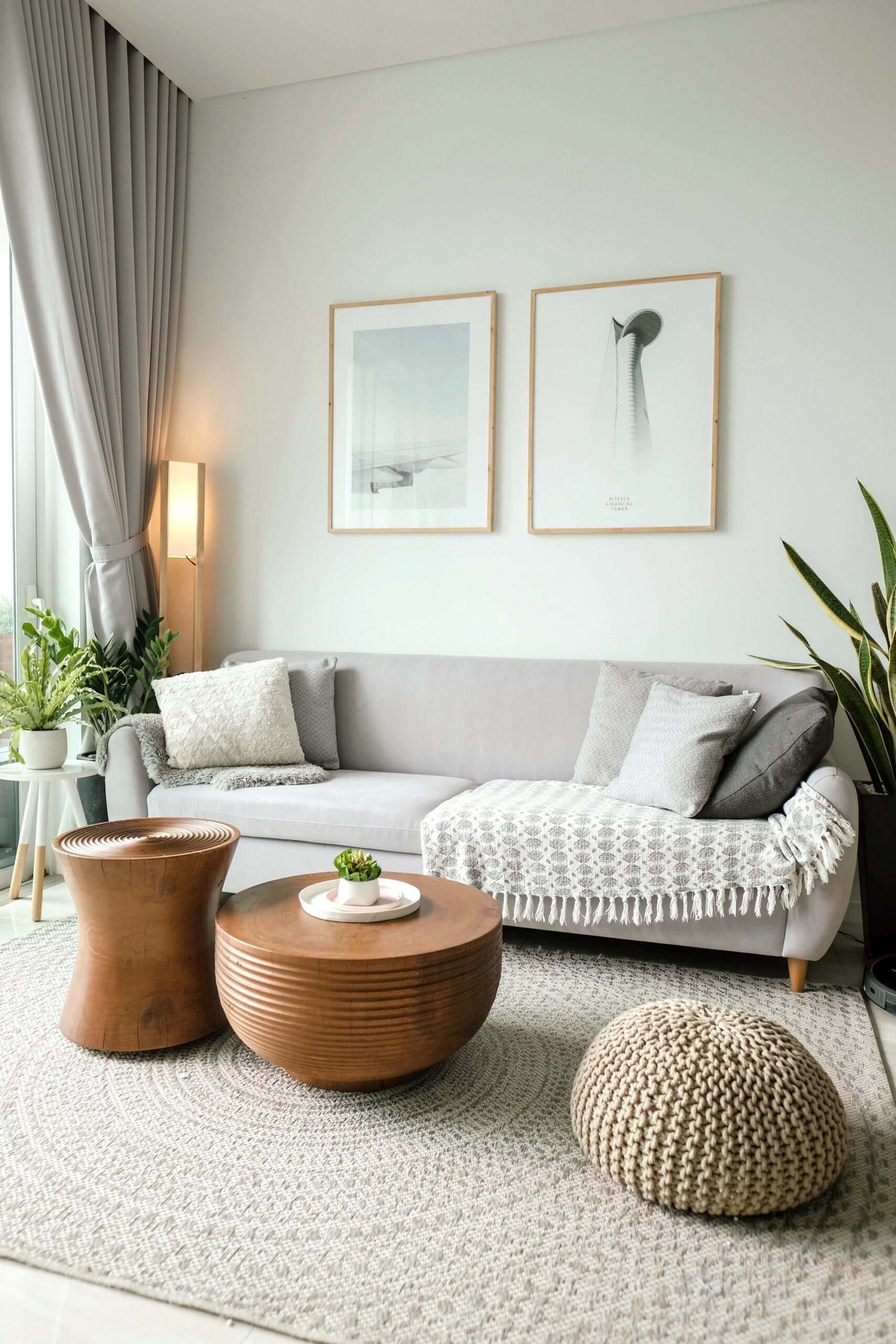 Living room with a jute rug, poufs and a white sofa